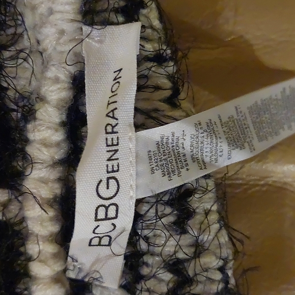 BCBGeneration Black & White Scarf - Picture 2 of 6